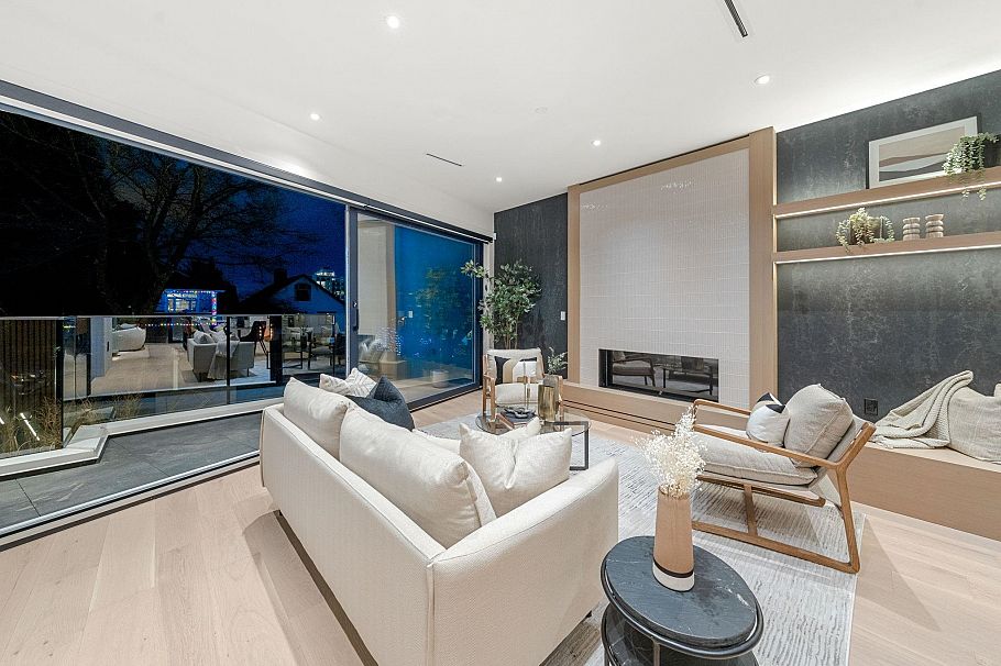 3679 Pandora Street Vancouver, BC - 2