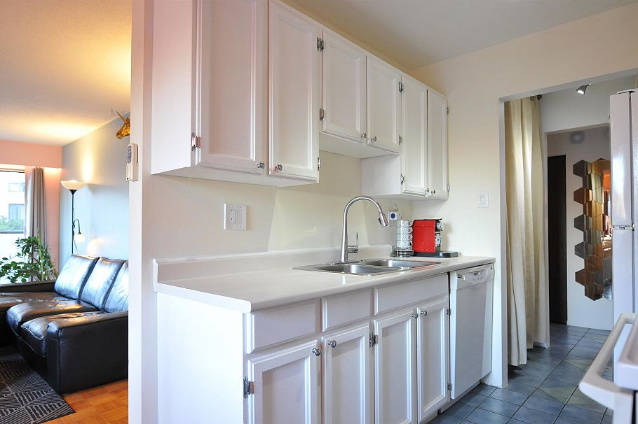 209 930 E 7th Avenue Vancouver, BC - 5