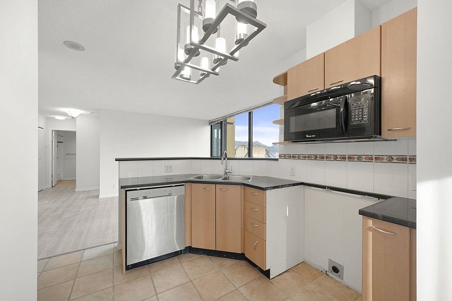 2502 1331 Alberni Street Vancouver, BC - 11