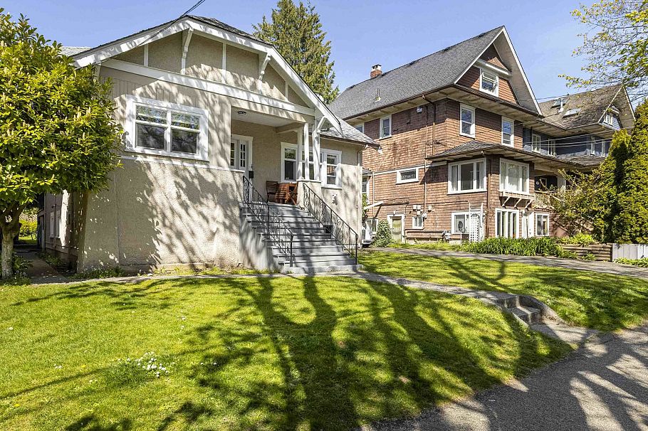 2325 W 8th Avenue Vancouver, BC - 3