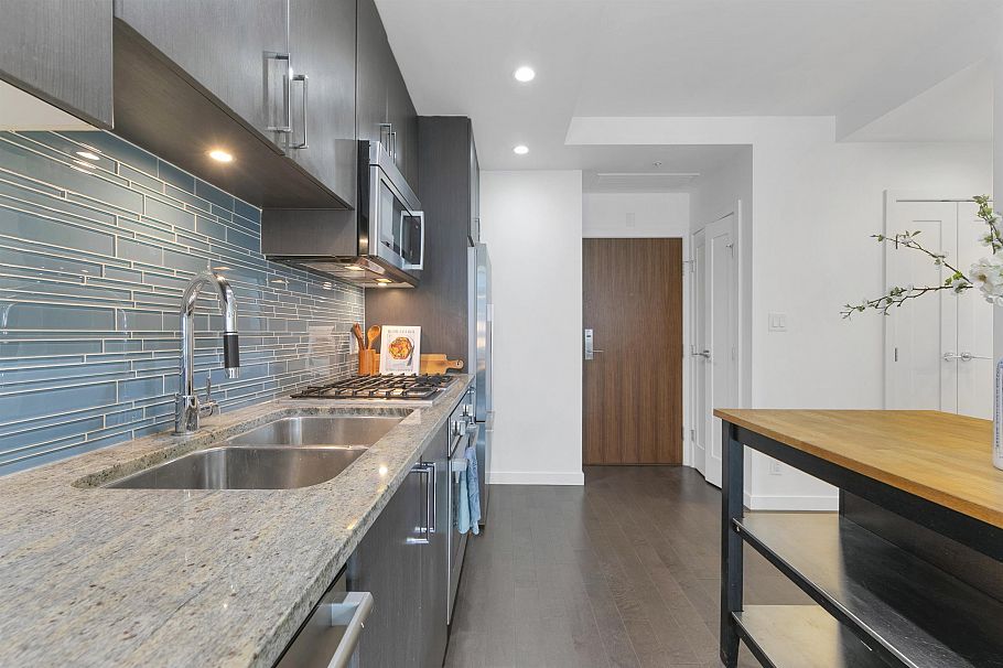 510 38 W 1st Avenue Vancouver, BC - 4