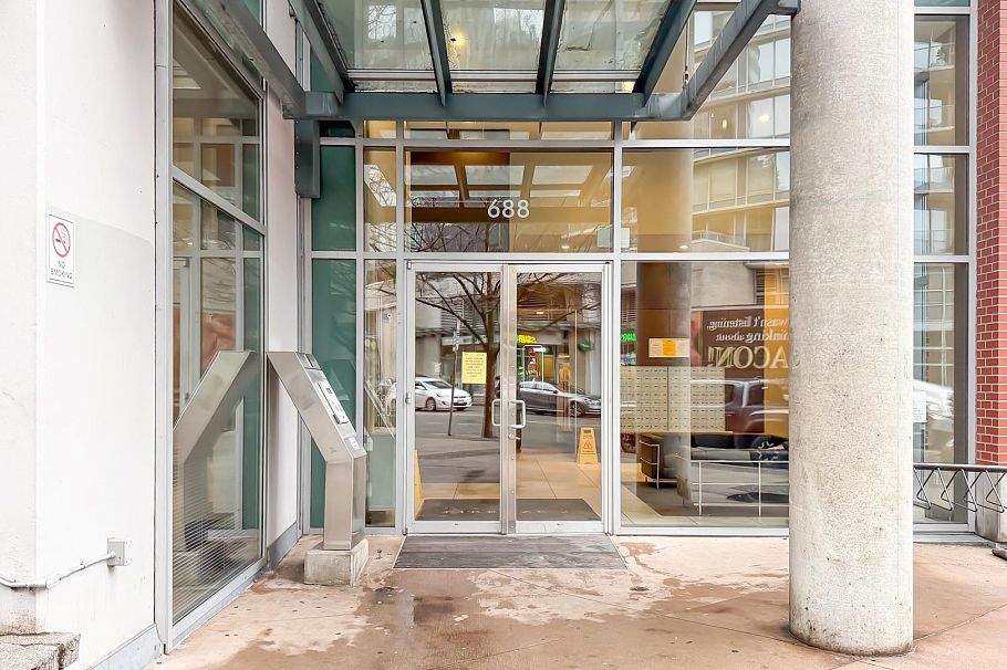 1909 688 Abbott Street Vancouver, BC - 2