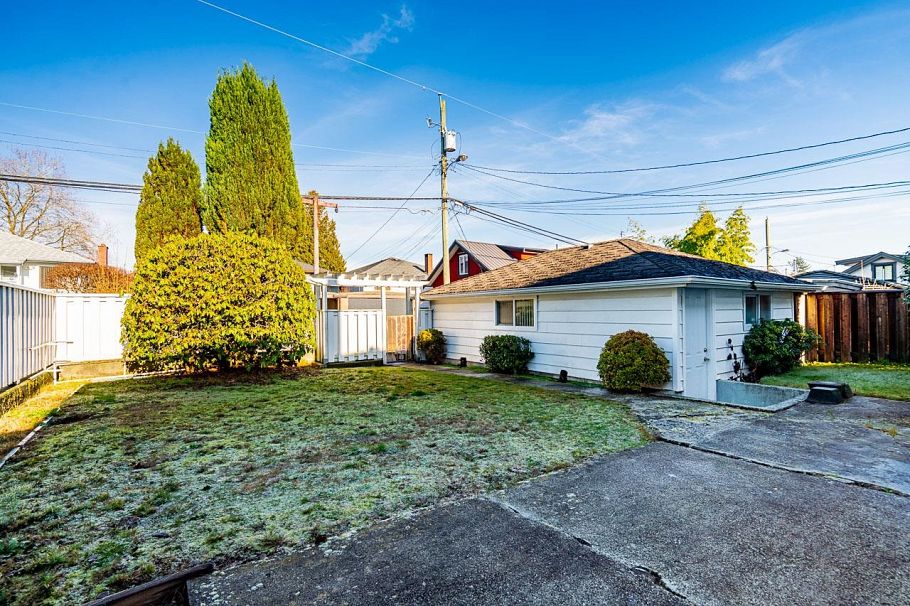2655 E 53 Avenue Vancouver, BC - 31