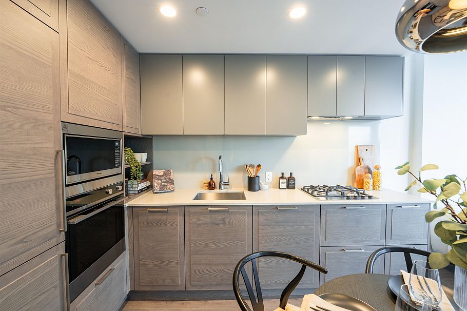 1304 5685 Halley Avenue Burnaby, BC - 2