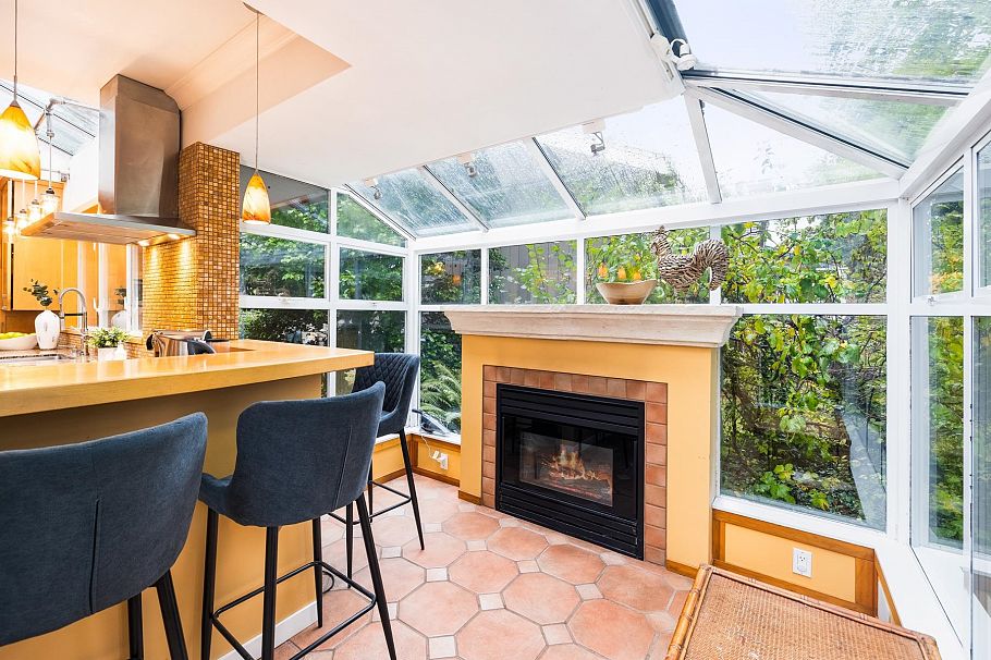 1090 W Keith Road North Vancouver, BC - 16