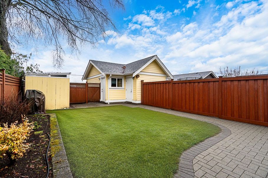 359 E 13th Street North Vancouver, BC - 33