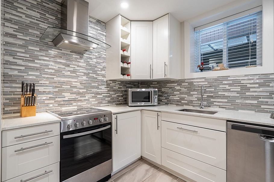 359 E 13th Street North Vancouver, BC - 31