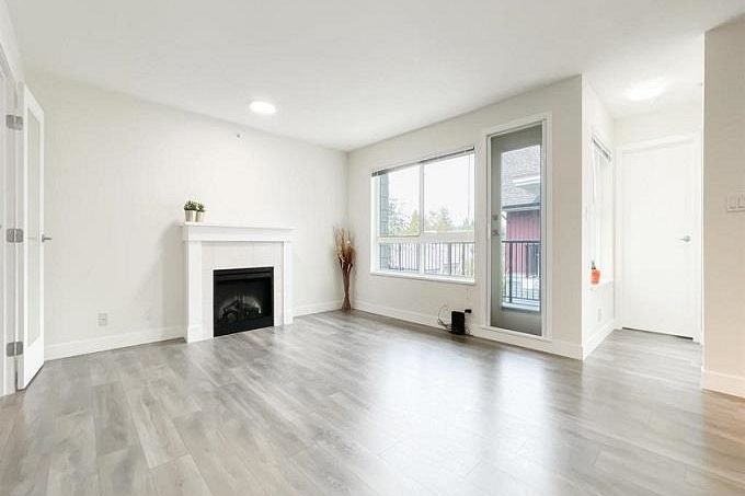 401 7088 Mont Royal Square Vancouver, BC - 2