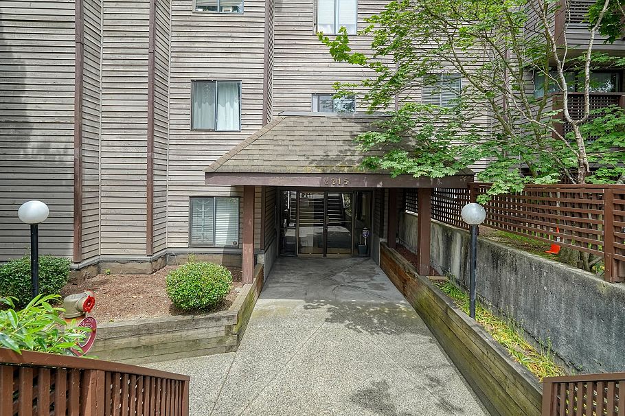 402 2215 Dundas Street Vancouver, BC - 1