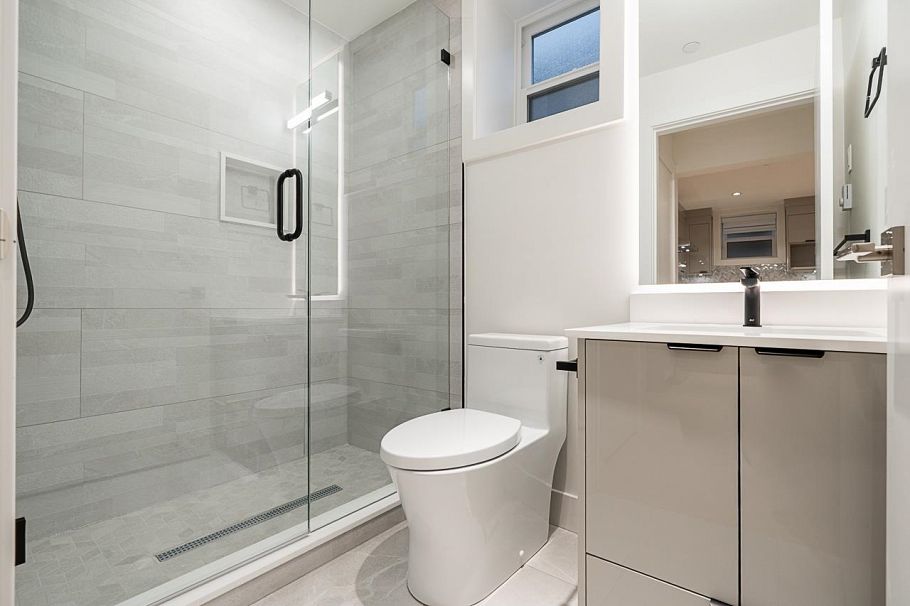 2565 W 2nd Avenue Vancouver, BC - 33