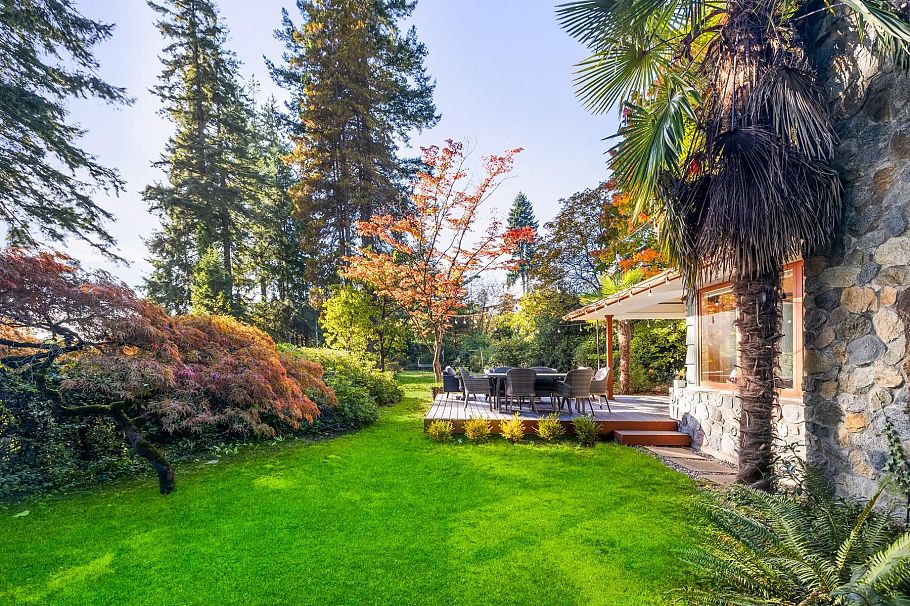 1090 W Keith Road North Vancouver, BC - 33