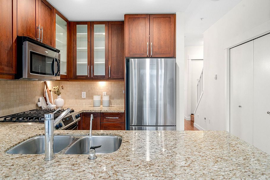 4 307 E 15th Street North Vancouver, BC - 13