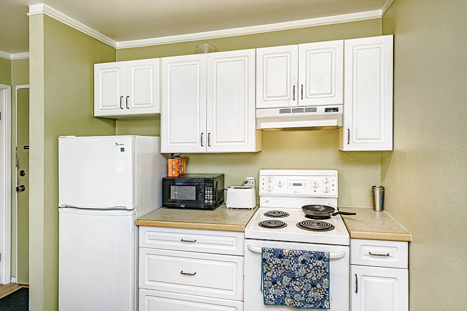 610 1330 Burrard Street Vancouver, BC - 4