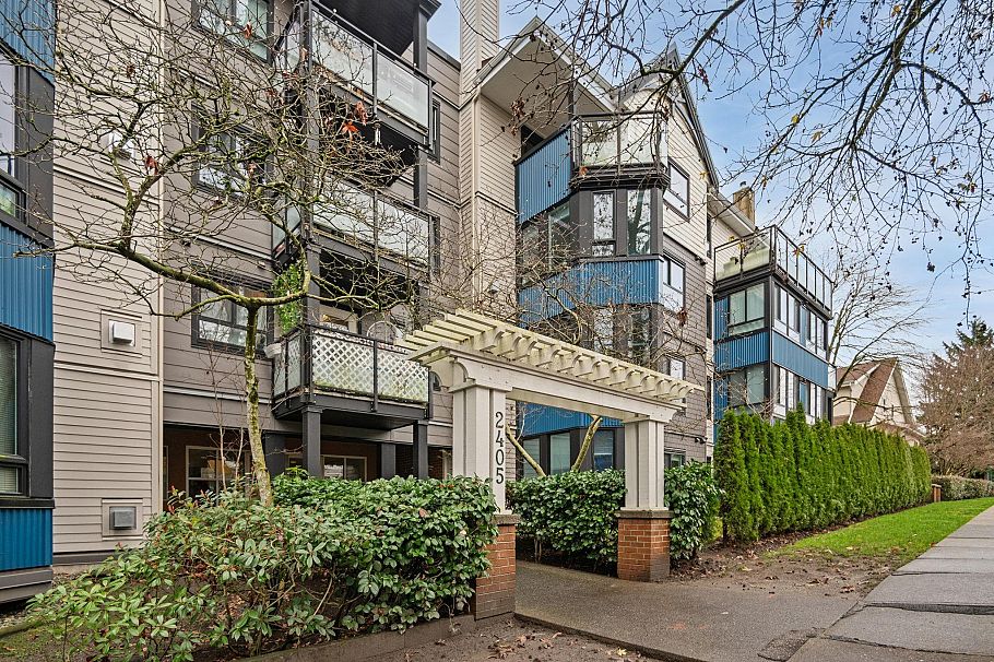 PH7 2405 Kamloops Street Vancouver, BC - 1