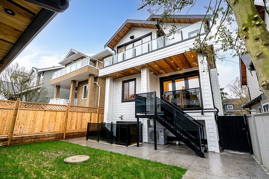 2565 W 2nd Avenue Vancouver, BC - 36