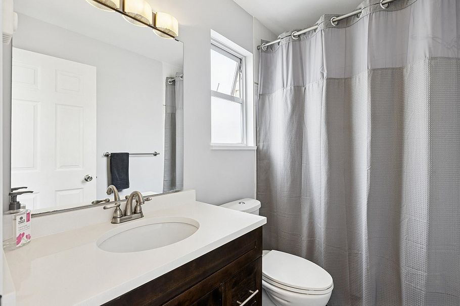 303 131 W 20th Street North Vancouver, BC - 20