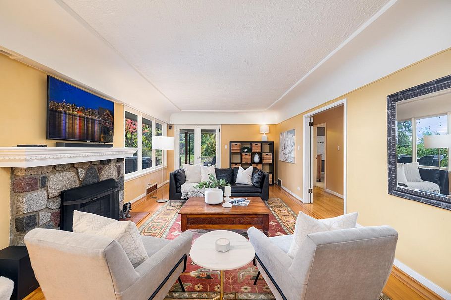 1090 W Keith Road North Vancouver, BC - 10