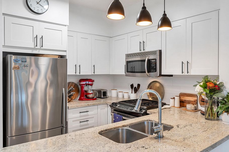 310 1111 E 27th Street North Vancouver, BC - 4