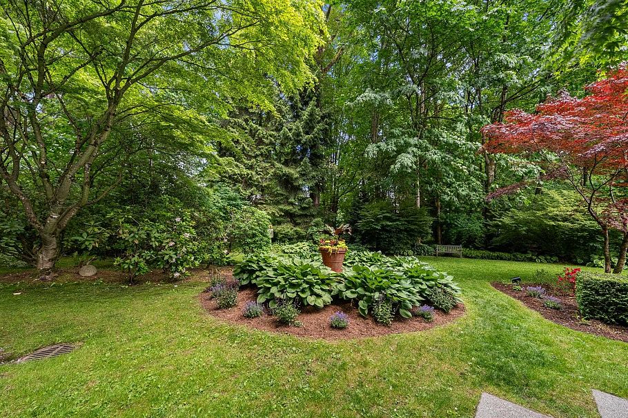 1106 1327 E Keith Road North Vancouver, BC - 32