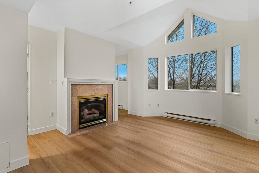 401 1723 Frances Street Vancouver, BC - 2