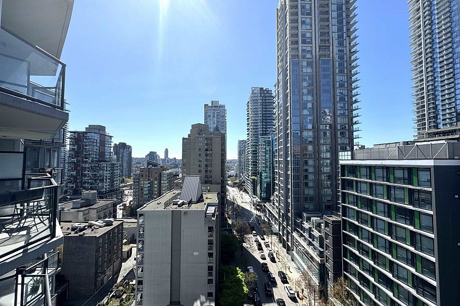 1504 1212 Howe Street Vancouver, BC - 1