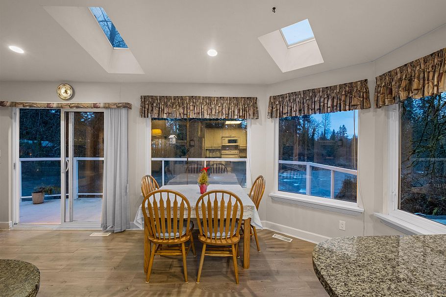 682 Seymour Boulevard North Vancouver, BC - 9