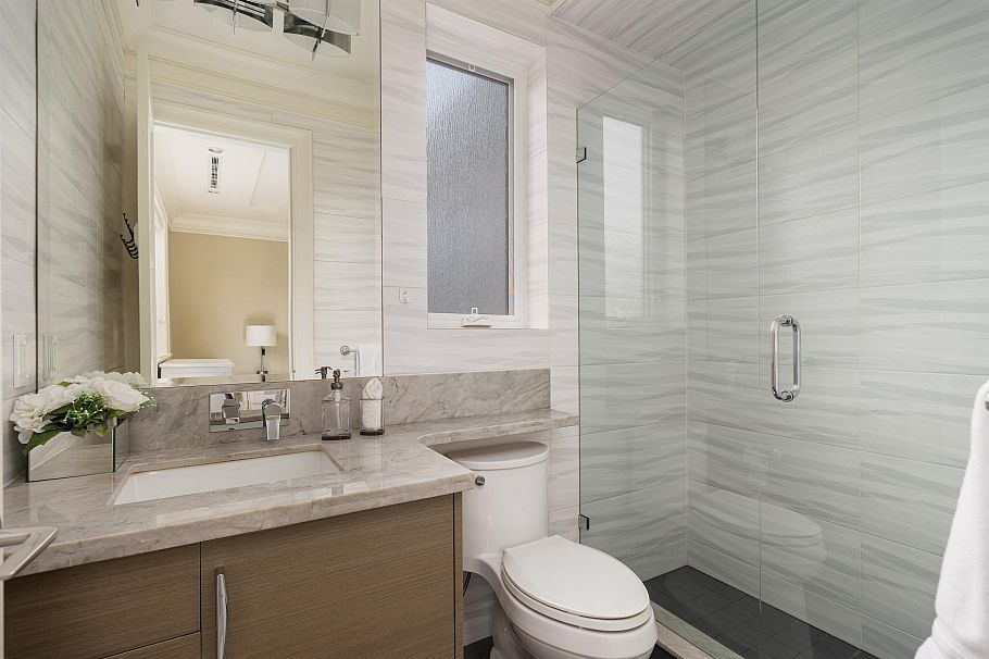 1461 W 47th Avenue Vancouver, BC - 24