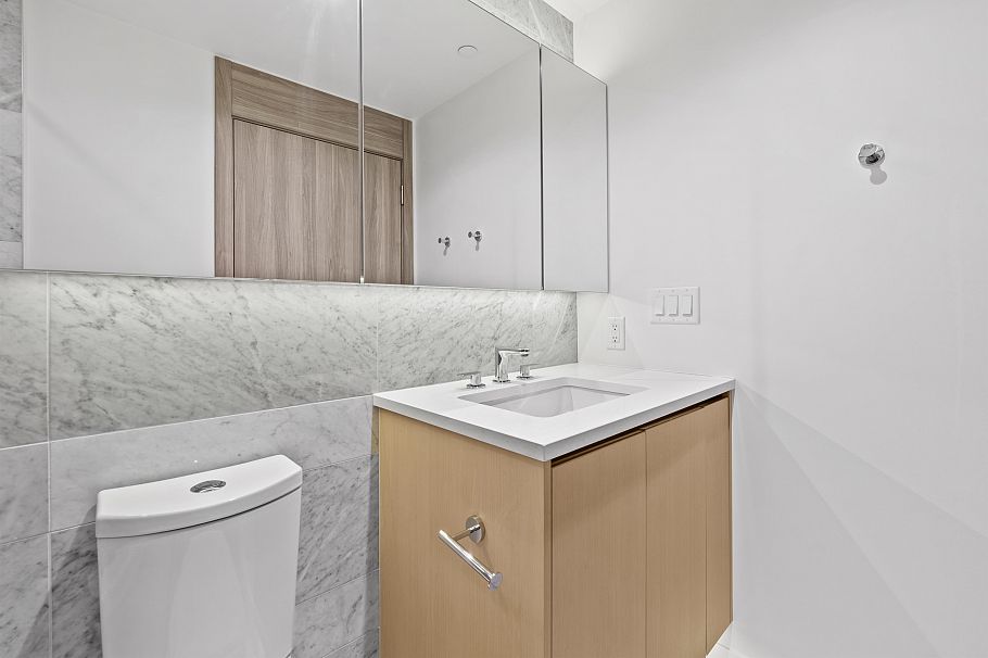 684 87 Nelson Street Vancouver, BC - 18