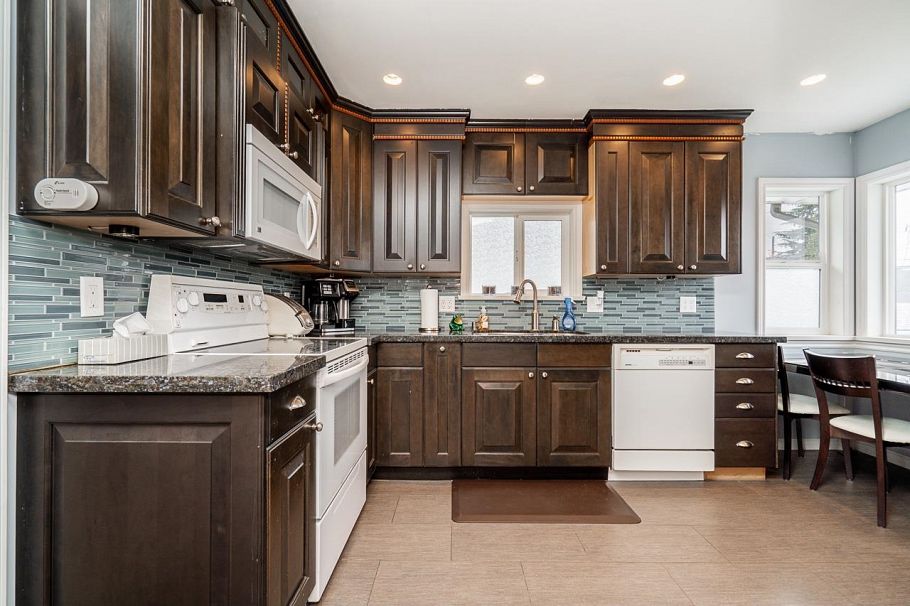 2655 E 53 Avenue Vancouver, BC - 9