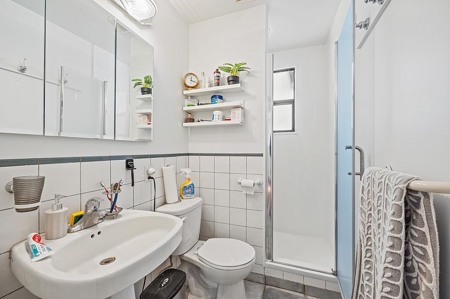 3576 W 17th Avenue Vancouver, BC - 13