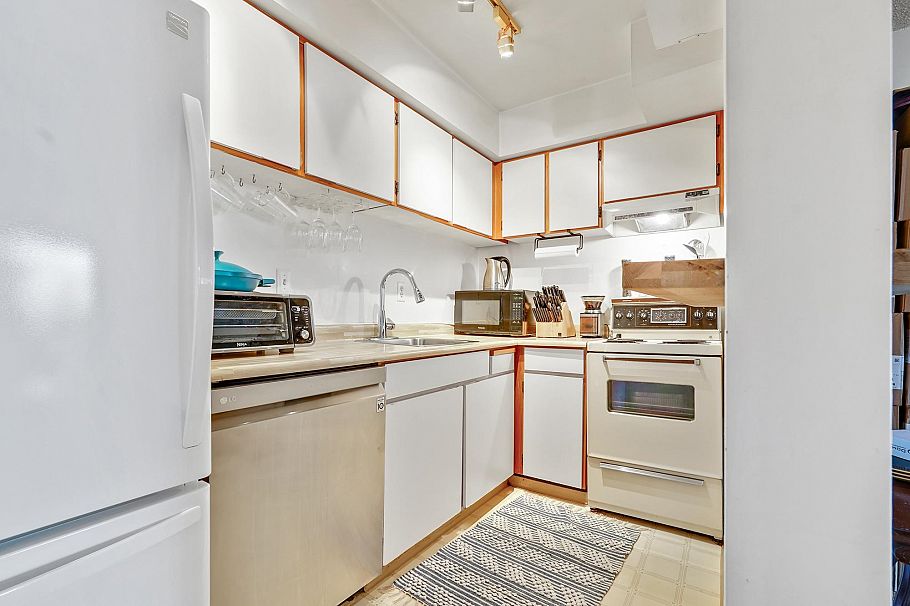 402 2215 Dundas Street Vancouver, BC - 4