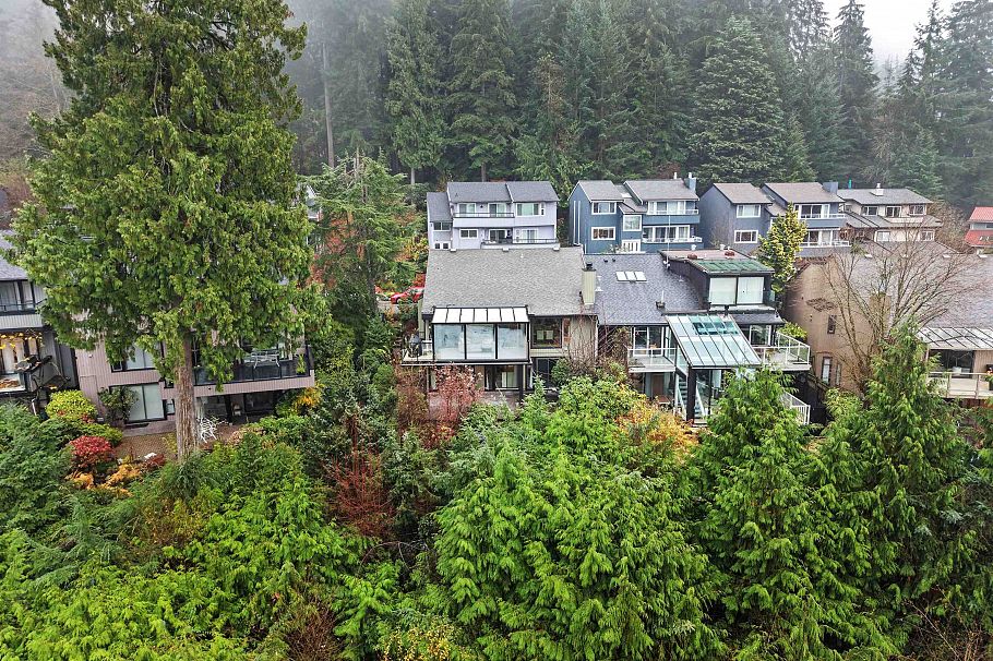 5625 Eagle Court North Vancouver, BC - 34