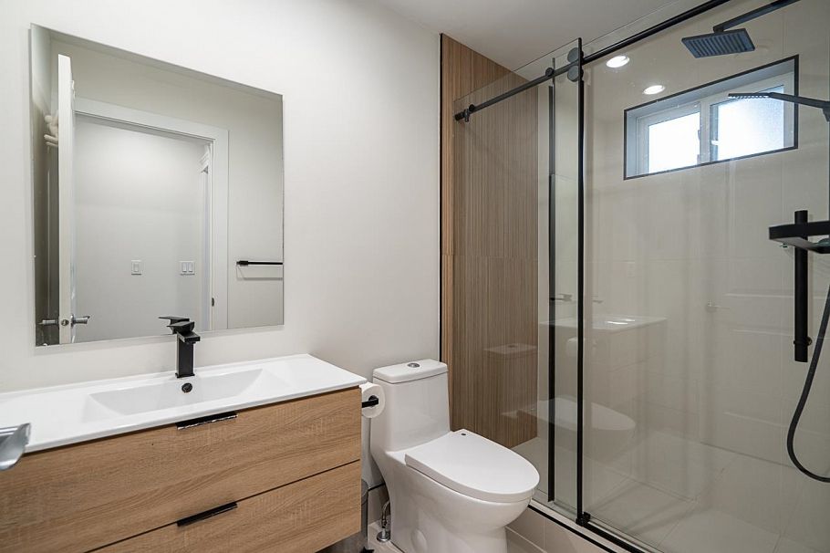 359 E 13th Street North Vancouver, BC - 25