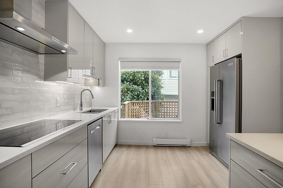 16 838 Tobruck Avenue North Vancouver, BC - 9