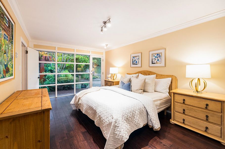 1090 W Keith Road North Vancouver, BC - 20