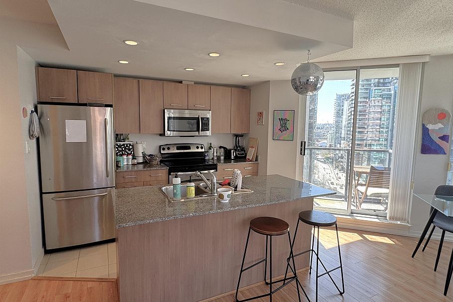 1504 1212 Howe Street Vancouver, BC - 4