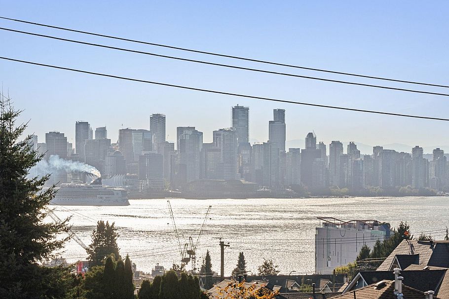 333 E Keith Road North Vancouver, BC - 18