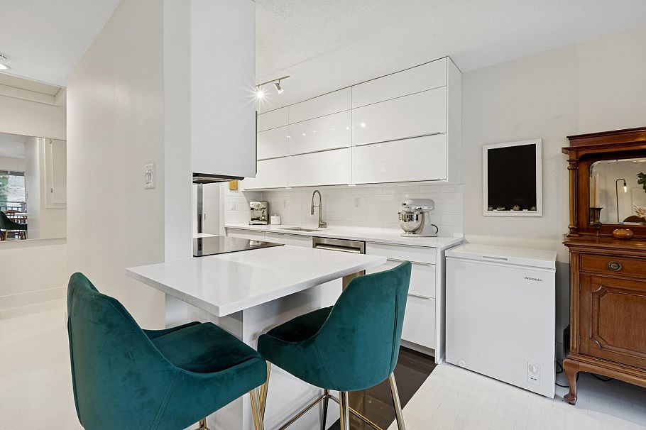 402 555 W 28th Street North Vancouver, BC - 10