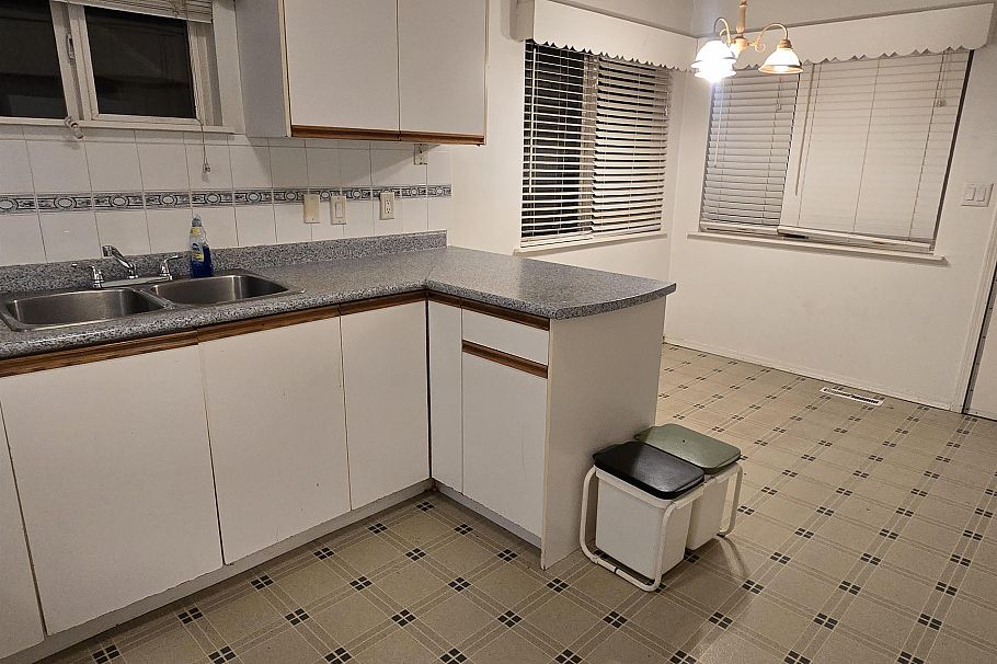 123 E 64th Avenue Vancouver, BC - 18