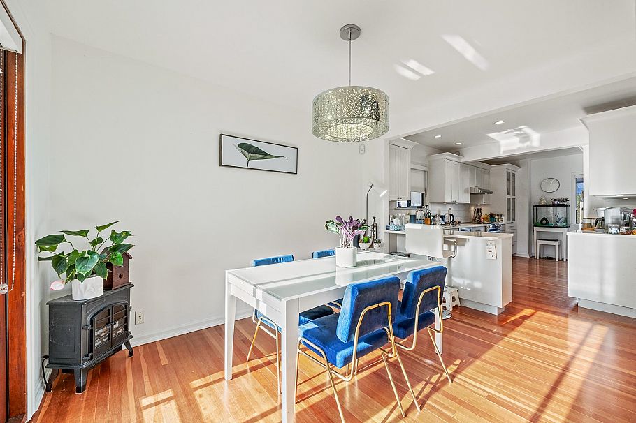 3576 W 17th Avenue Vancouver, BC - 10