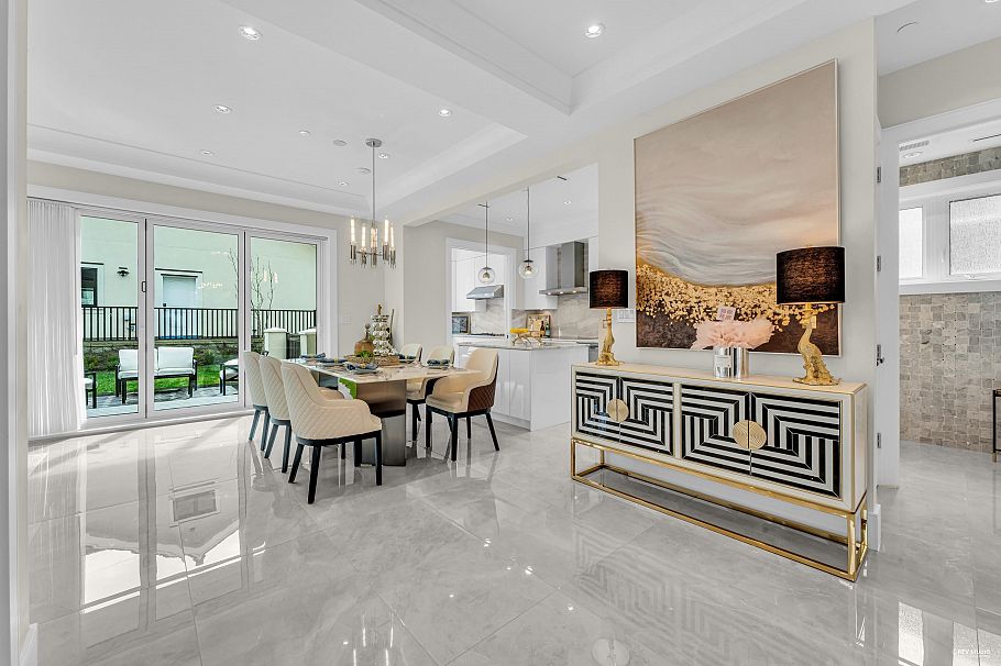 4112 W 11th Avenue Vancouver, BC - 9