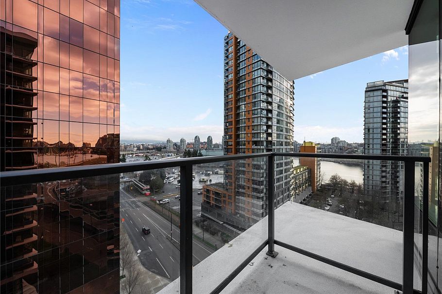 1256 38 Smithe Street Vancouver, BC - 10