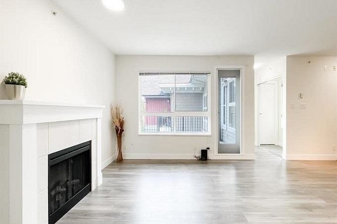 401 7088 Mont Royal Square Vancouver, BC - 4