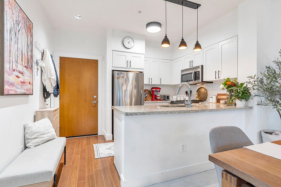 310 1111 E 27th Street North Vancouver, BC - 6