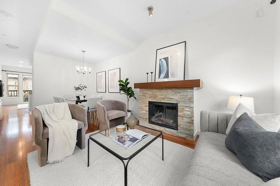 4 307 E 15th Street North Vancouver, BC - 4