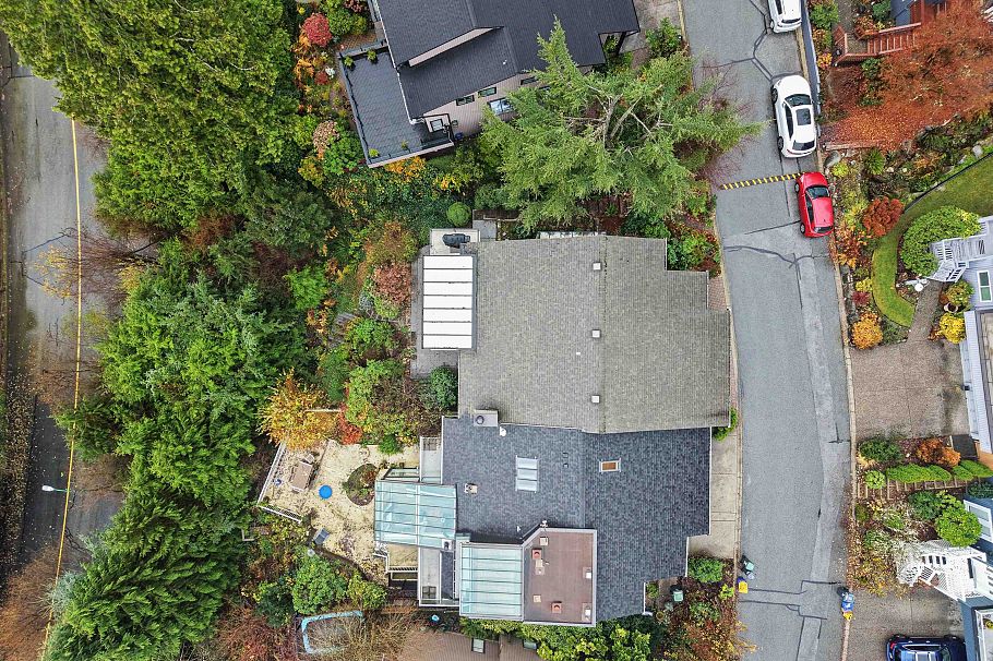 5625 Eagle Court North Vancouver, BC - 35