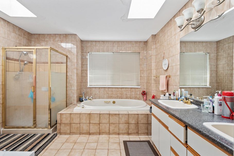 3662 W 49th Avenue Vancouver, BC - 12