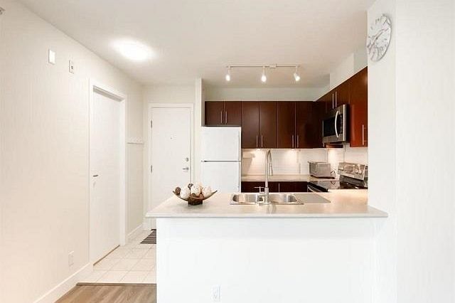 401 7088 Mont Royal Square Vancouver, BC - 6