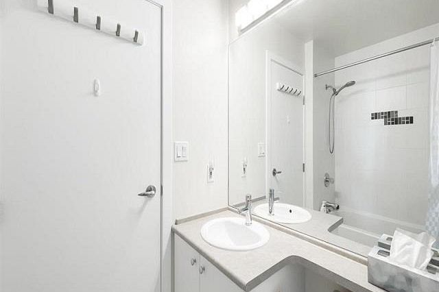 401 7088 Mont Royal Square Vancouver, BC - 12