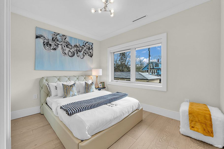 4112 W 11th Avenue Vancouver, BC - 18